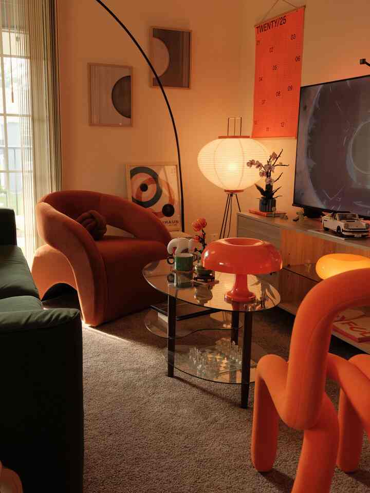 Falling asleep in your safe space while watching your favorite show :)

#cozyliving #warmhome #orangedecor