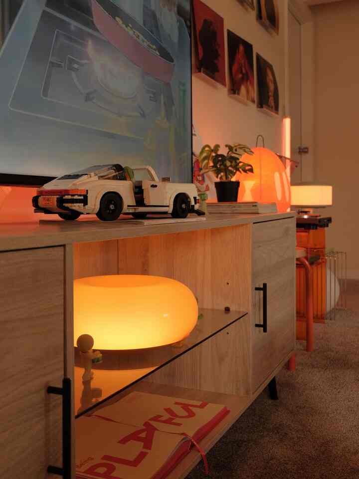 I’m thinking about switching out my TV stand for a new one

OR

I’m thinking about mounting my TV to the wall :)

Decisions decisions 🤗

#interiordesign #warmhome #decoratingtips #homedecor