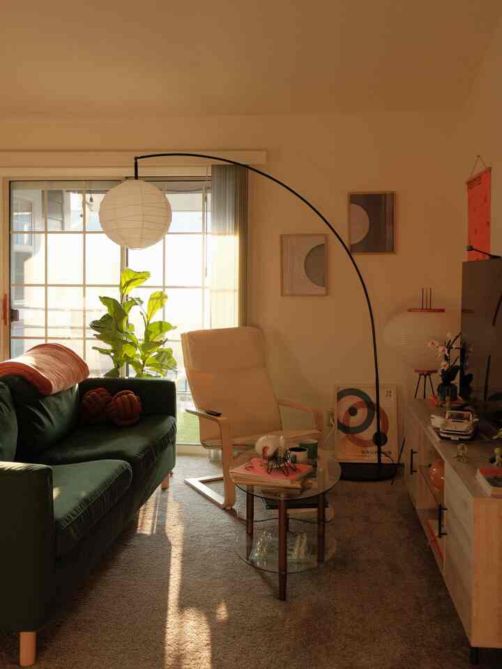 A little throwback to the old armchair :) it served me well and it was honestly super comfy also!

#armchair #accentchair #chairrecommendation 