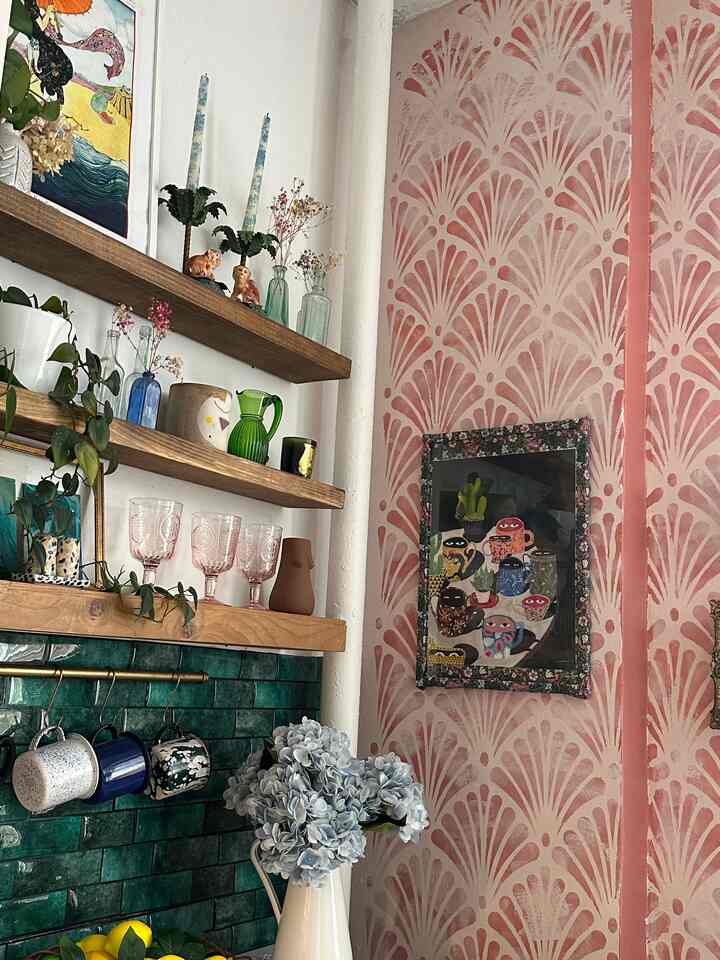 My stenciled wall in my rental kitchen 💞
#colorfulinterior #colorful #maximalist #maximalism #eclectic 