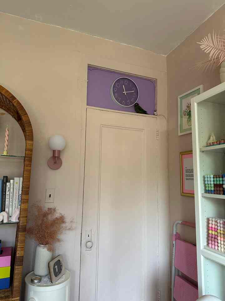 I spy a birdy next to my purple clock 💜🦜
#livingroom #colorful #purpleroom #pinkroom #colorfullivingroom 