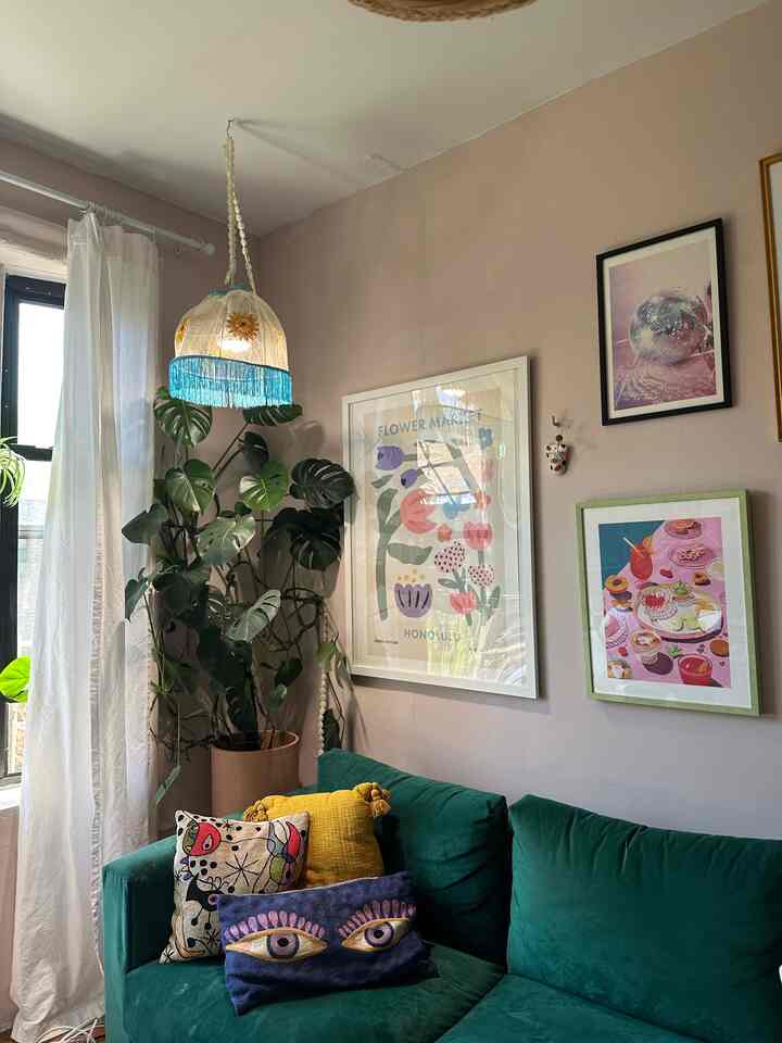 My oasis ☀️
#livingroom #colorful #colorfullivingroom #green #gallerywall