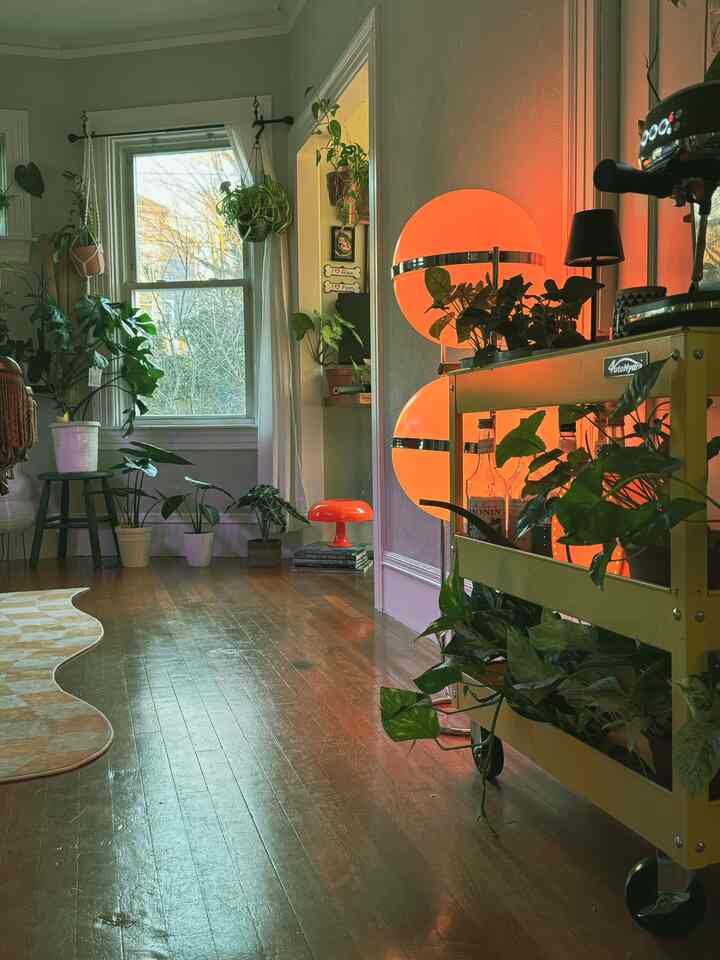 Coffee station is just perfect in this spot 

#interior #interiordesign #plants #plantdesign #ohouse