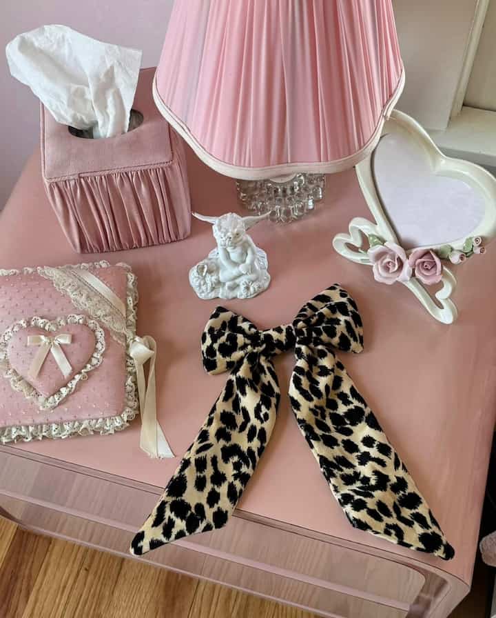 My handmade mini bows make cute pieces to style hair & also cute accessories for the home 🎀 #pink #leopard #cheetah #princess #vintage