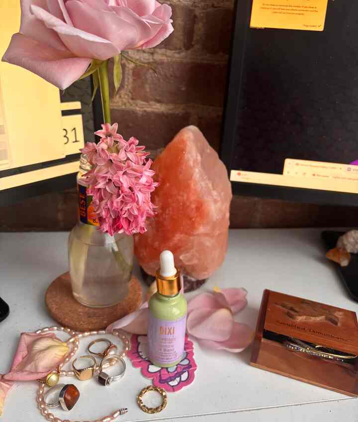 Work set up

#springinterior #deskdecoration #flowers #plants #spring