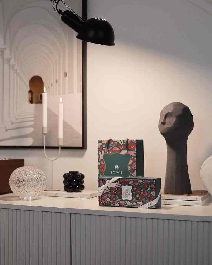 Living room sideboard styling 🤎


#livingroom #livingroomdecor #livingroominterior #sculpture #candleholder #lamp #lighting #canvasframe #homedecor #interiorprops 