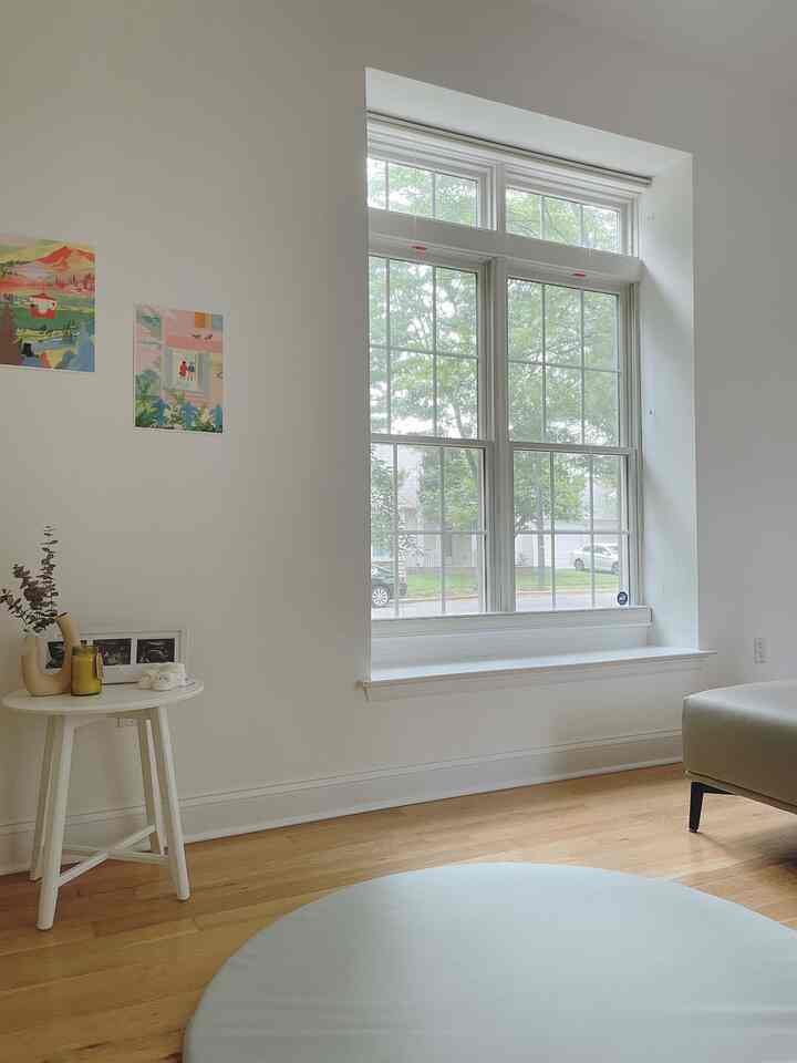 Keheningan, ruang, dan cahaya matahari—ruangan yang bernapas.
#home504 #livingroom #sofa #sidetable #vase #playmat