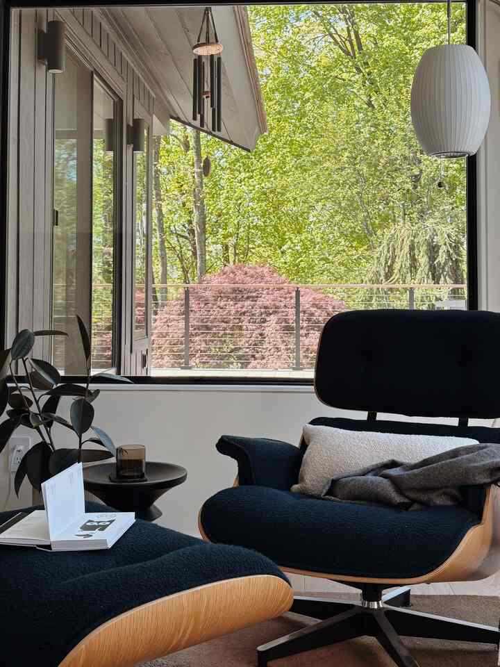 The leaves are all out. I love enjoying the green from my cozy corner
#midcentury #midcentruymodern