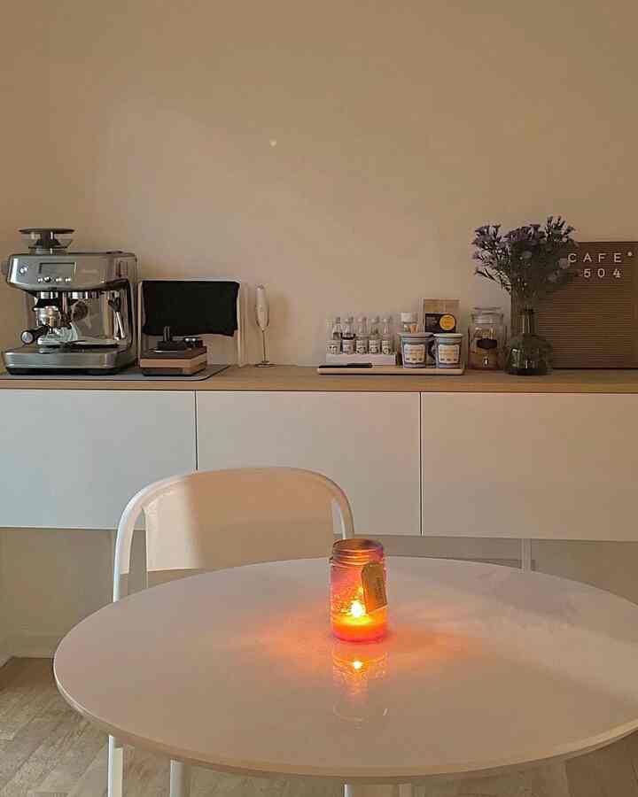 One of my favorite corners at home — Café 504 — proves that with a few thoughtful touches, you can create a space that feels elevated and cozy at the same time.

I focused on a neutral palette, clean lines, and a mix of textures to keep things minimal but warm. A statement coffee machine instantly gives the space a “luxe” look, while budget-friendly finds like a letter board, flowers, cookie jar and a glowing candle in a mason jar add personality without the price tag.

Tip: Stick to one or two tones, layer in soft lighting, and personalize the space with small details (like custom signage!)—it’ll feel intentional and stylish, no matter your budget.

#home504 #cafe504 #homecafe #homedecor #chicspaces #budgetdecor #neutralhome #coffeecorner #aestheticdecor #cafevibes #breville #signage #letterboard #esspresso #knockbox #tampstation 