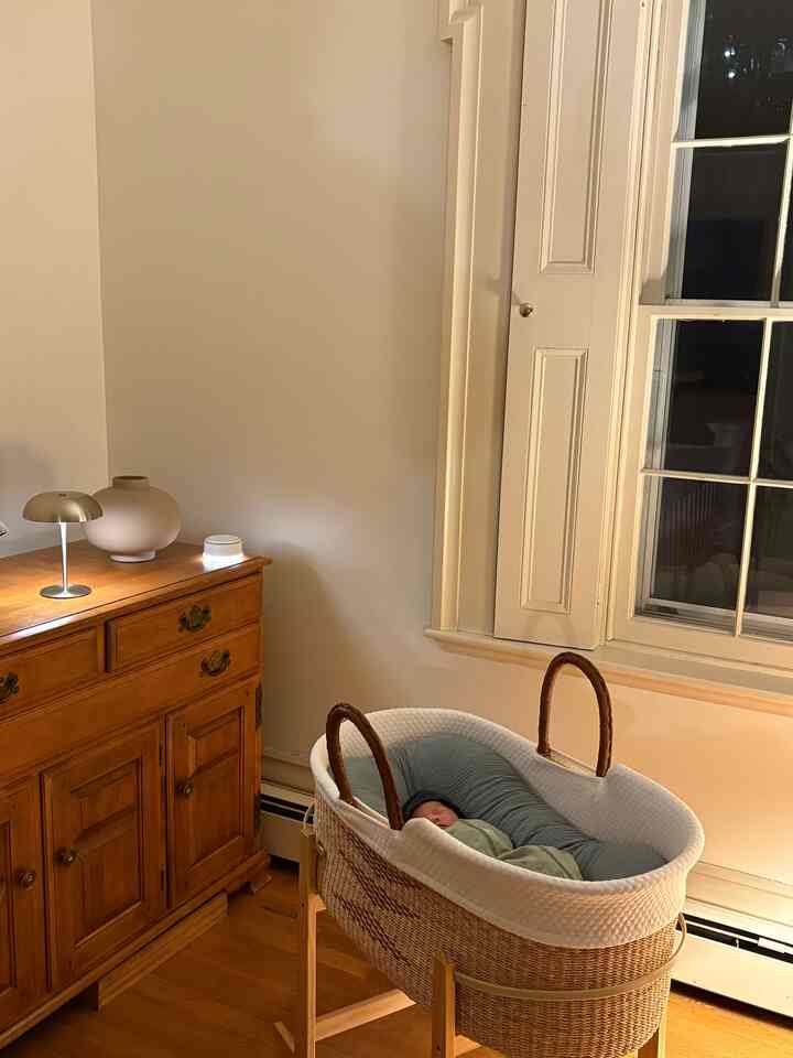 This adorable bassinet basket is just what I needed to effortlessly move between the cozy upstairs room and the inviting downstairs dining area! It’s both stylish and functional—perfect for my little one! 🍼💖 #baby #bassinet #nursery #nurseryfurniture