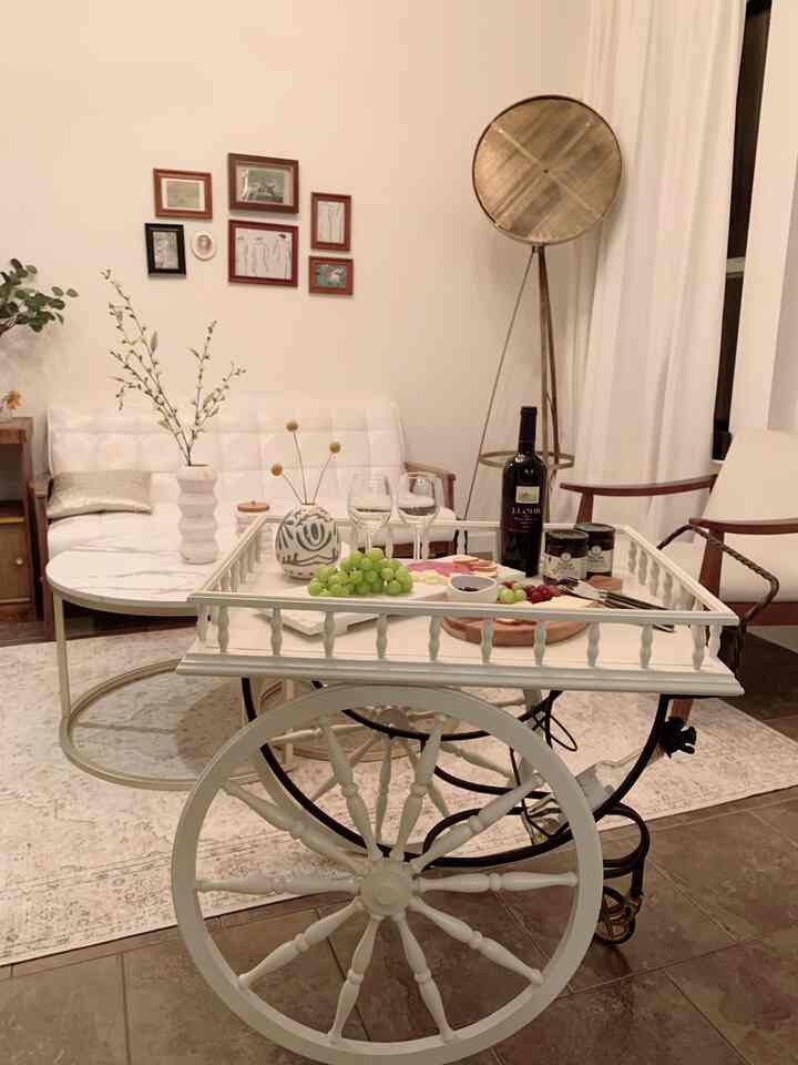 Happy friday!

Turned an old vintage cart into a charming piece with just paint🎨 #diyreform 