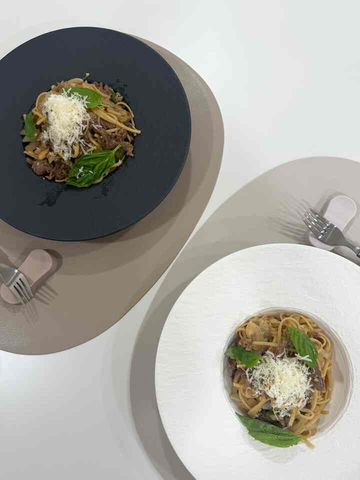 Our meals from our new home 🏠 #cooking
#pastaplate #saladbowl #Villeroyandboch #LouisPoulsen 