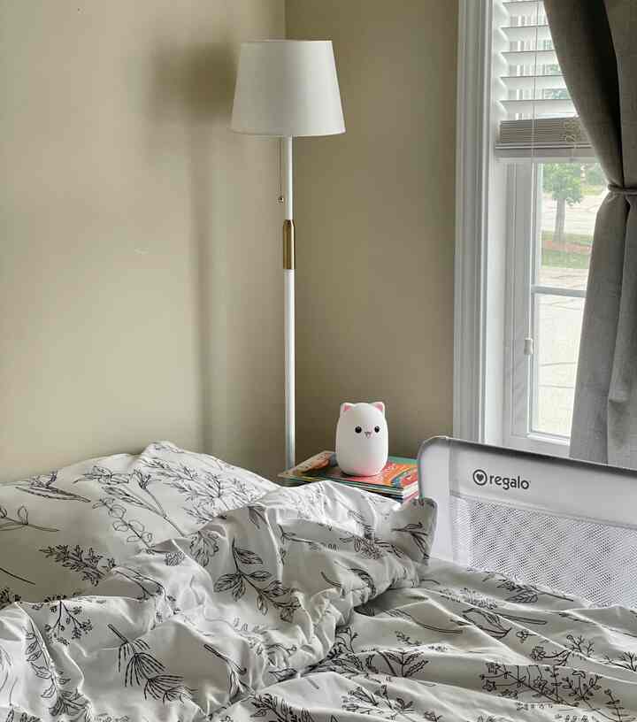 What made today special 🤍

1. A shared space where my child sleeps beside me.
2. The meal I served to a friend who visited our home.
3. Watching a drama with my friend in the guest room. 

#minimalliving #special #food #bedroom 