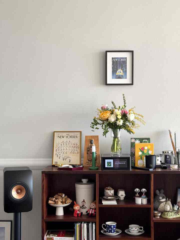 Don't need to hang a frame on the wall. Just put on the shelves! 🖼️
#frameinterior #frame #livingroom #speaker #homeaudio #thenewyorker