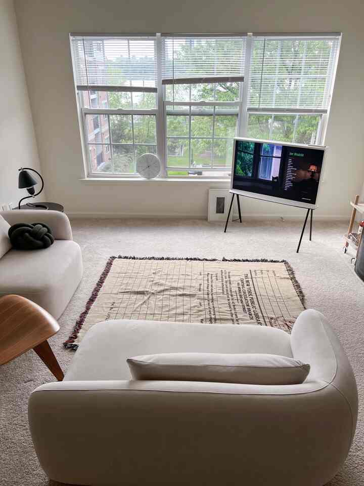 Got this blanket from NYPL. Loving how it sets the mood just by laying it on the floor!


#livingroominterior #livingroom #blanket #beigeinterior #beigetone #woodenfurniture #WoodInterior 