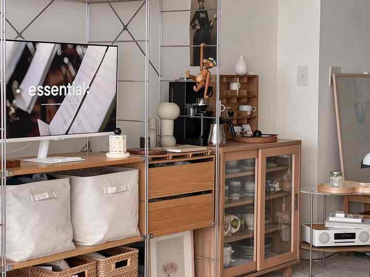 A calm vibe🤎

#woodenfurniture #WoodInterior #wood #muji #storageinterior #organizedstorage 