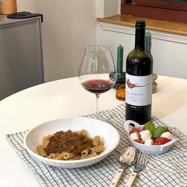 Happy Wine Life 🍷🍷

#wine #diningtable #diningtableinterior #tabledecor #tablesetting #wineglass