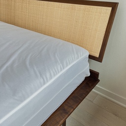 Moving to our new place 🏡, we upgraded from the IKEA bed frame my husband had been using since his single days 😅 to the @hermanmiller George Nelson Thin Edge Bedframe that was on our wishlist! ✨🛏️ The luxurious walnut color 🌰, smooth curved finish ➰, and an element  leg design 🪵—it's exceeding our expectations! 💯🙌
#MCM #georgenelson #hermanmiller #미국일상#미국생활 #미국라이프 #뉴욕일상 #뉴욕생활 #홈인테리어 #리빙소품 #인테리어 #인테리어스타그램 #홈리빙 #허만밀러 #hermanmiller #georgenelson