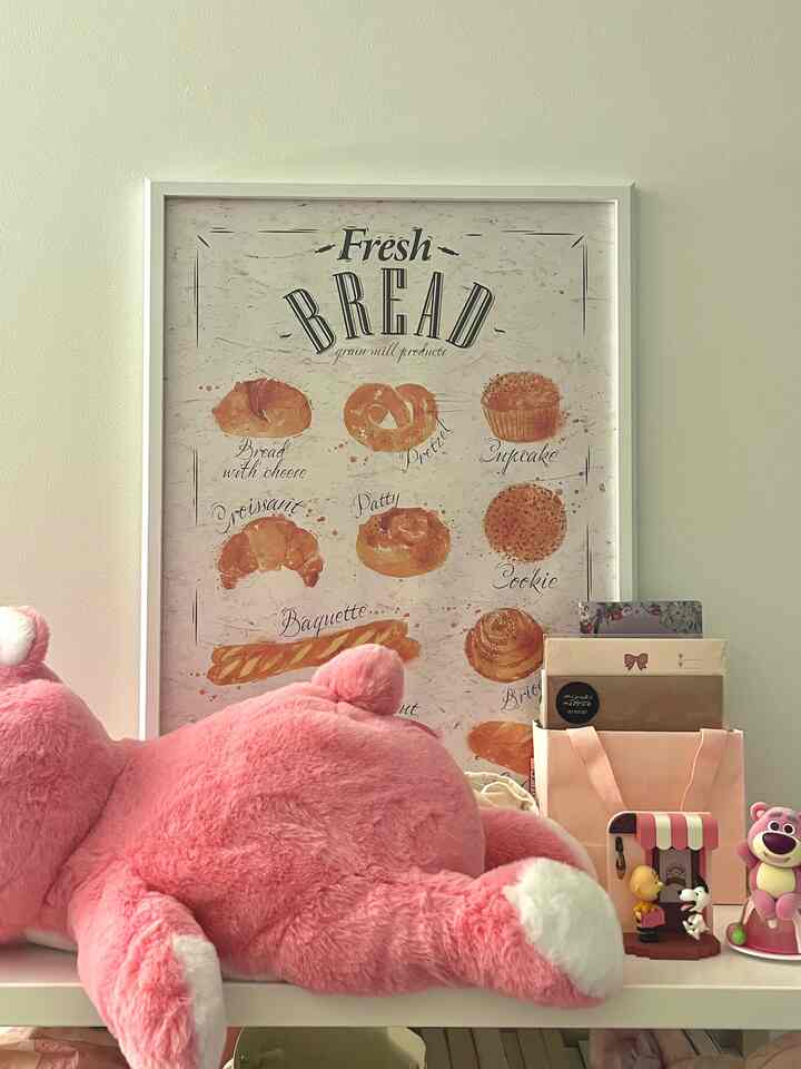 🍞 Renter-Friendly Tip: Art Without the Holes
This week’s theme is all about renter-friendly interiors, so I wanted to share one of my favorite little styling hacks 💡

I recently got these adorable large art prints of bakery breads (baguettes, croissants, all the carbs I love 🥐🍞), and instead of drilling holes into the wall, I just perched them on top of my tall bookshelf. Super easy, no tools needed — and it actually creates a more relaxed, layered look that I really love.

The bookshelf acts like a mini gallery shelf, and since the frames are large, they still make a statement without needing to be hung. It’s renter-friendly, damage-free, and totally customizable — I can switch out the art or move things around anytime.

It’s a small change, but it really adds so much personality to the space. And the best part? My walls stay perfectly intact 🤍

#renterfriendlydecor #apartmentliving #artwithoutnails #homedecorideas #bookcasestyling #interiortricks #neutralinterior #cozydecor #layeredstyling #simpleinterior #bakeryart #foodartprints #moderninterior #apartmentinterior #renterfriendlyhack #livingwithstyle