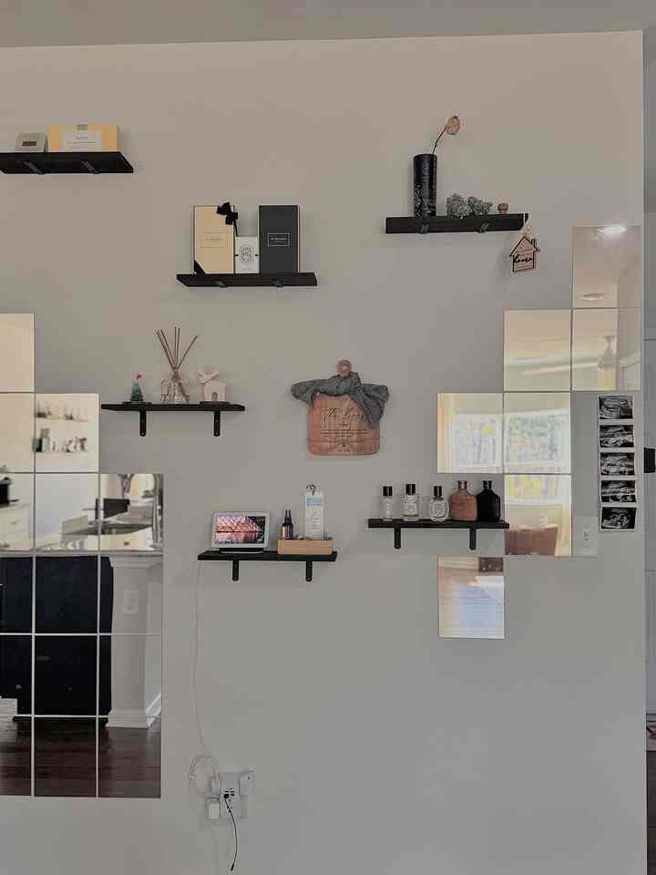 This is how I give first imaga of my home🏠
🤍Welcoming guest to my cozy and bright home🤍
#Modern #ikeawall #personalized #family #brightroomidea