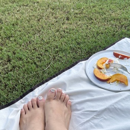 Bringing favorite brunch to OUTDOOR💚🤍
Same plate but another taste🤤
Best color combination of 🤍Green and White💚
#brunch #outdoor #backyard #weekend #dateathome
