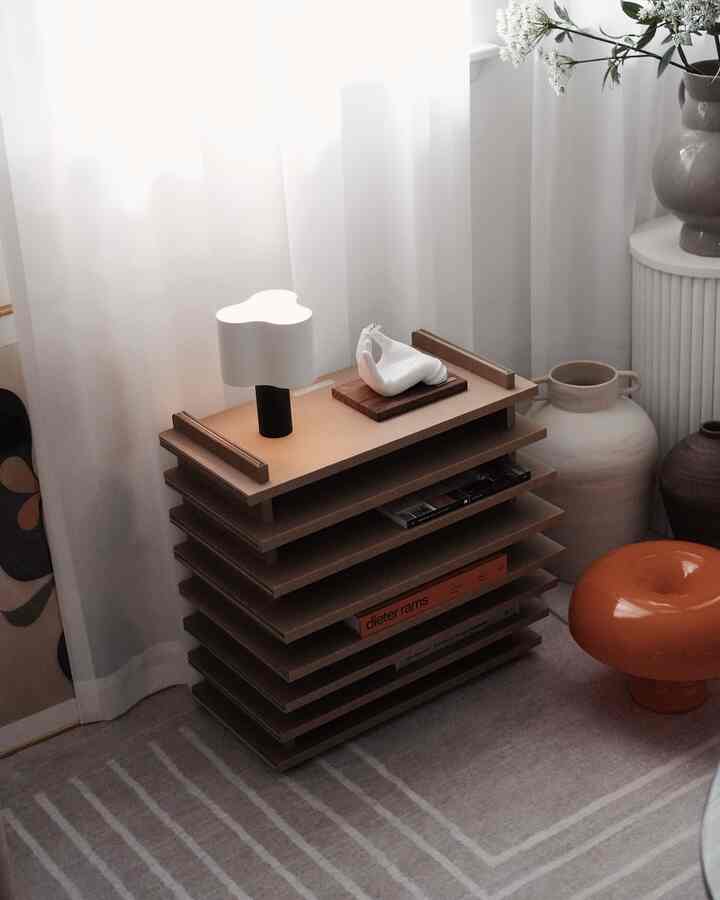 It’s hard to believe that paper furniture can creat such a beautiful mood 🤎


#livingroom #livingroominterior #livingroomdecoration #homedecor #furnitureinterior #furniturearrangement #paperfurniture #incenseholder #tuuk #optatum #lamp #lighting #japandi #neutralinterior #shelf #shelfdecor 