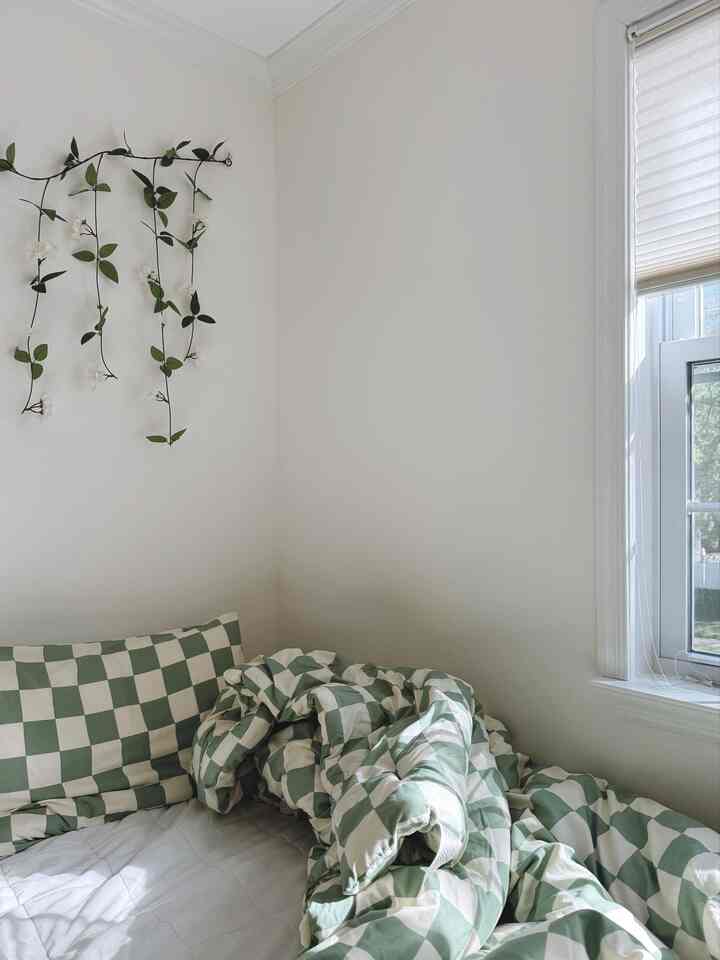 Selamat pagi!☀️
Kamar tamu yang menyegarkan dipenuhi dengan kehangatan lembut matahari pagi.
#home504 #guestroom #prints #beddingset