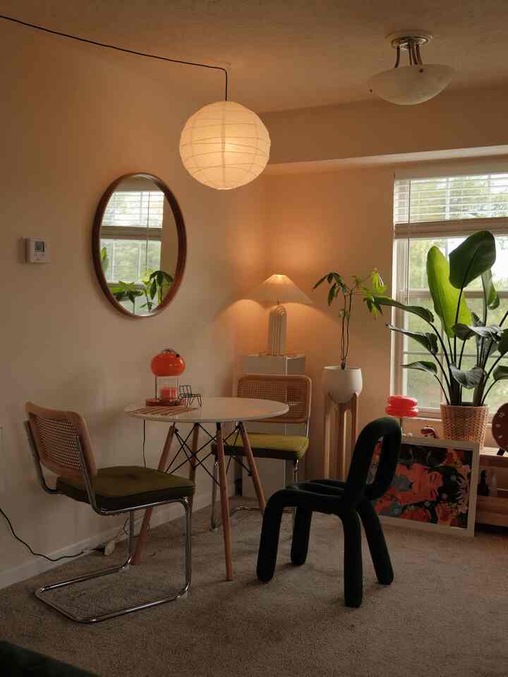 Dining room vibes :) 

Having a white dining table means it’s never really clean and white all the time 😆 I guess I need to find some nice table covers or placemats :)

#diningtable #warmtones #goodeats #chairrecommendation  