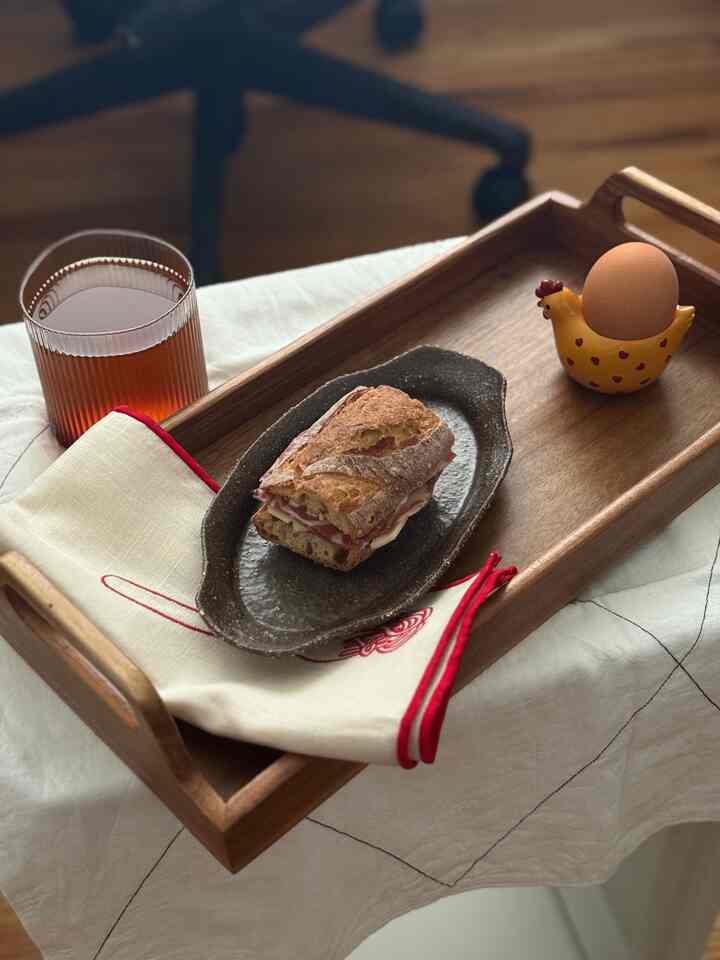 Couldn’t stop eating this weekend 🫠

#brunch #brunchplate #homecookedmeals #tray #linennapkins #napkins #zarahome #cutlery 