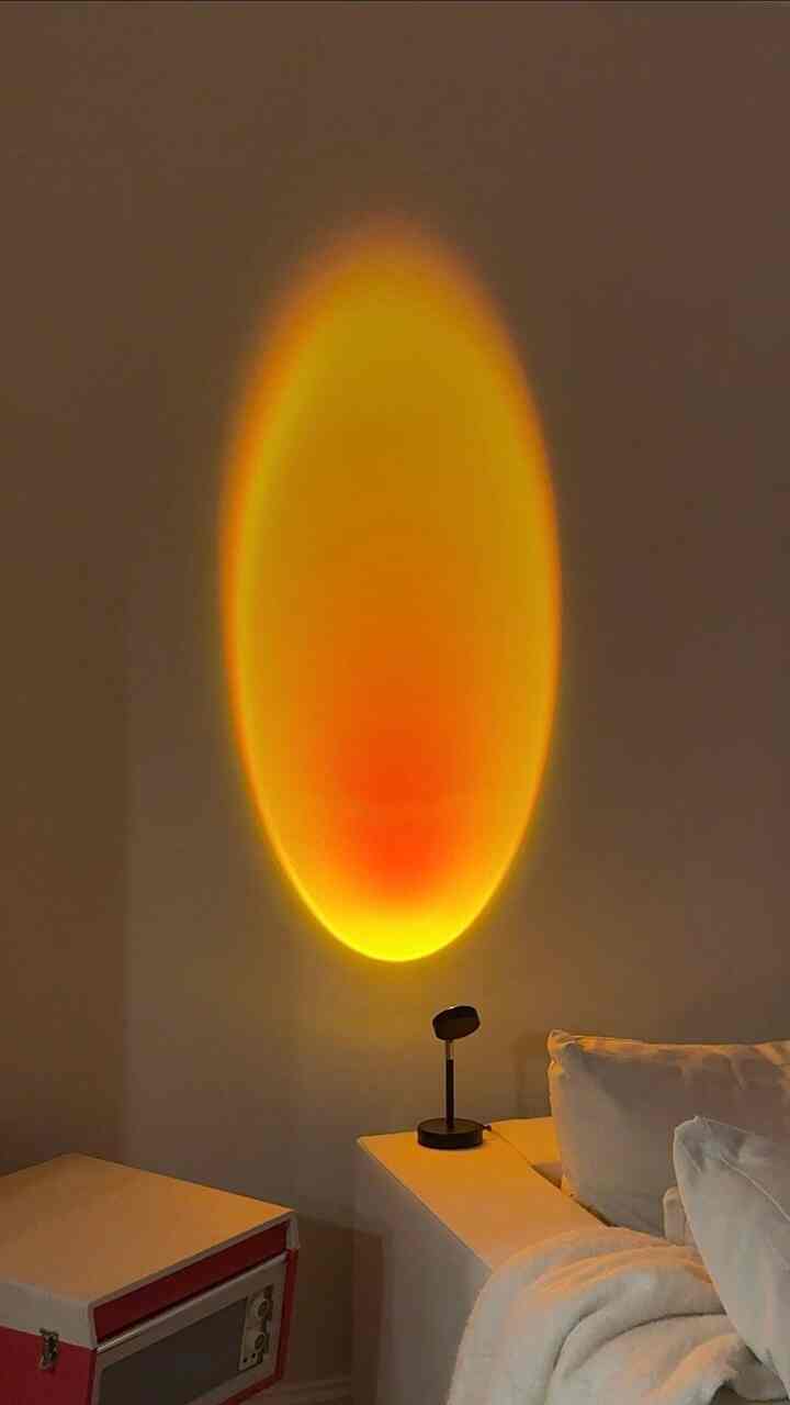 Living inside the Pinterest boards where I used to pin my dream home📌🏠 💭 The little girl in me is so proud🫶🏻
.
.
.
#pinterestaesthetics #pinterestinspired #livingroominspo #homedecor
#midcenturymodern #parisianhome #frenchgirlhome #parisianmodern #minimalwithmood #lamp #vase #ambientlight #moodyhome