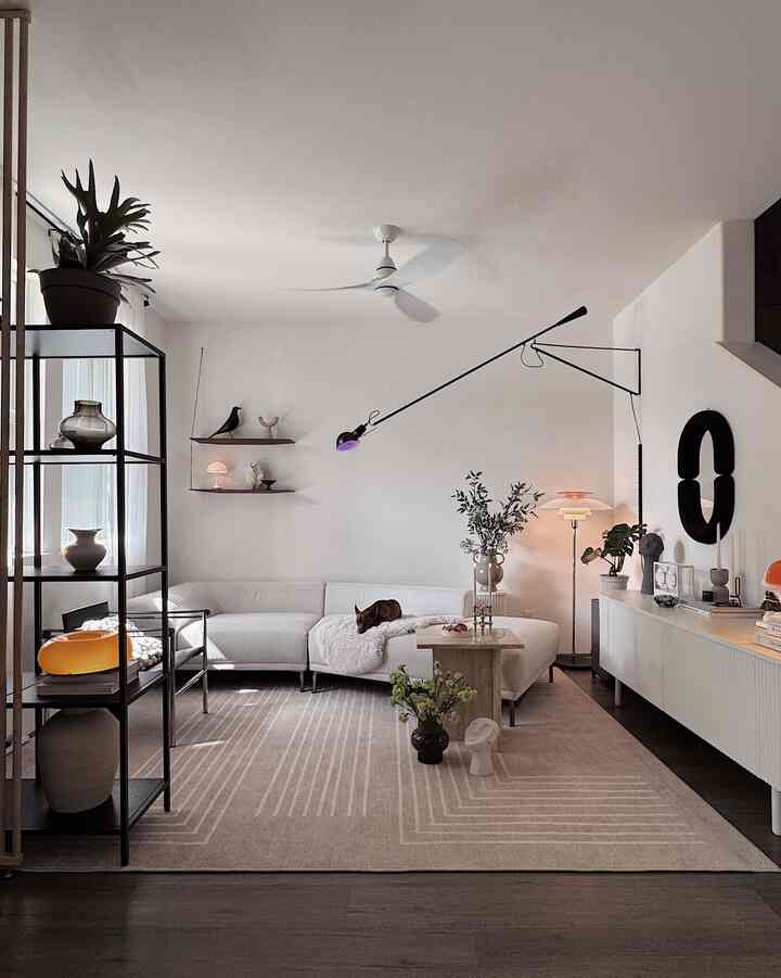 A subtle change, a touch of minimalism.


#livingroom #livingroominterior #livingroomdecoration #rug #shelf #shelfdecoration #lighting #lightinginterior #lamp #travertine #travertinetable #sidetable #vase #mirror #midcentury #midcenturymodern #minimal #japandi 