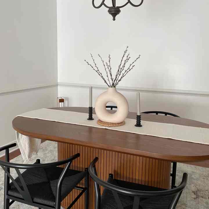 新しいテーブルランナー🧡

#ダイニングテーブル
#キャッスルレイ
#ダイニングルームインテリア
#テーブルランナー
#ダイニングチェア
#花瓶
#キャンドルホルダー
#木製インテリア