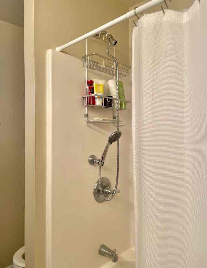 Finished cleaning the bathroom 🚽🧽

#bathroom #cleaning #minimallife 