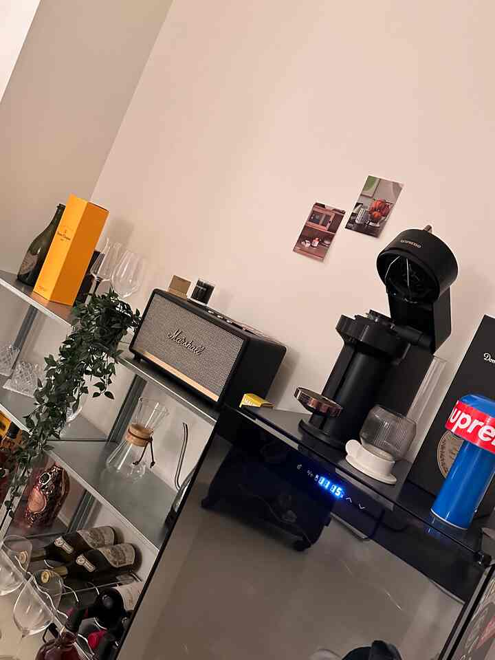 At night time, My home bar that makes the mood good ✨ 
I think this place need more lighting, what do you think? ☺️

#ikea #marshallspeaker #stanmore #light #lamp #homebar #bar #nespresso