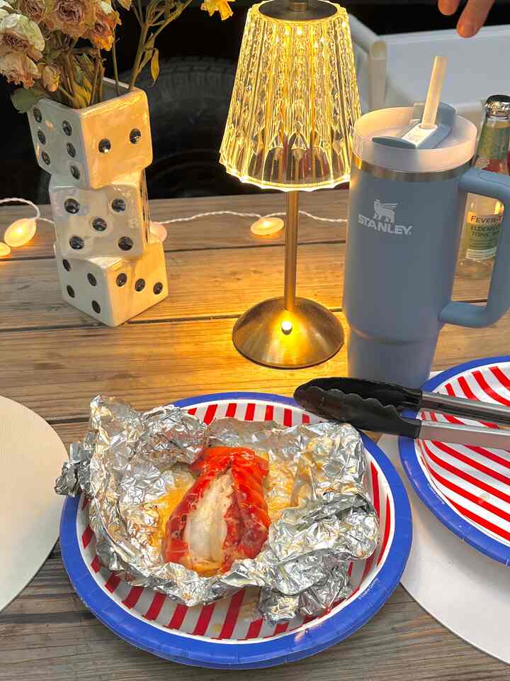 Good food, good people, and good music for the vacation home 🍽️🦞🎼

#vacation #grill #outdoors #dinner #vacationhome