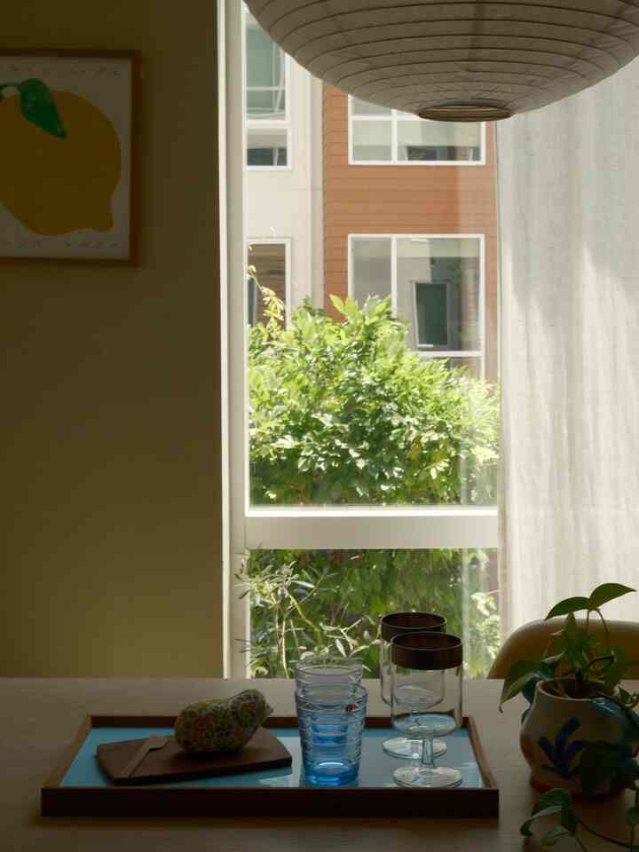 glasses on tray - ready to serve 💨

#summerinterior #tablesetting #tray 