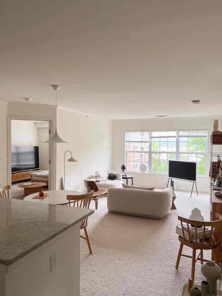 Sun peeked out — brunch time!

#livingroominterior #livingroom #livingroomtable #modularsofa #modularfurniture #woodenfurniture #WoodInterior #beigeinterior 