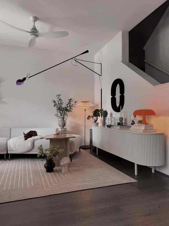 Neutral living room styling 🤍

#livingroominterior #livingroom #livingroomdecoration #lightinginterior #lamp #lighting #homedecor #sideboard #cabinet #sidetable #mirror #candle #candleholder #interiorbook #Bluetoothspeaker 


