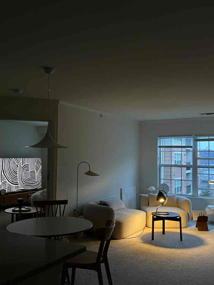 A single light in the darkness

#livingroominterior #livingroom #modularsofa #beigeinterior #blackandwhite #blackinterior