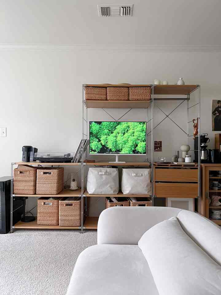 💚🍀🌿

#livingroominterior #muji #woodenfurniture #WoodInterior #wood #beigeinterior #beigetone #monitor #Modern #moderninterior 