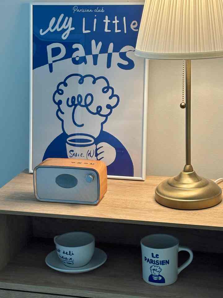 A combination of wood and blue #guestroom #blue #wood