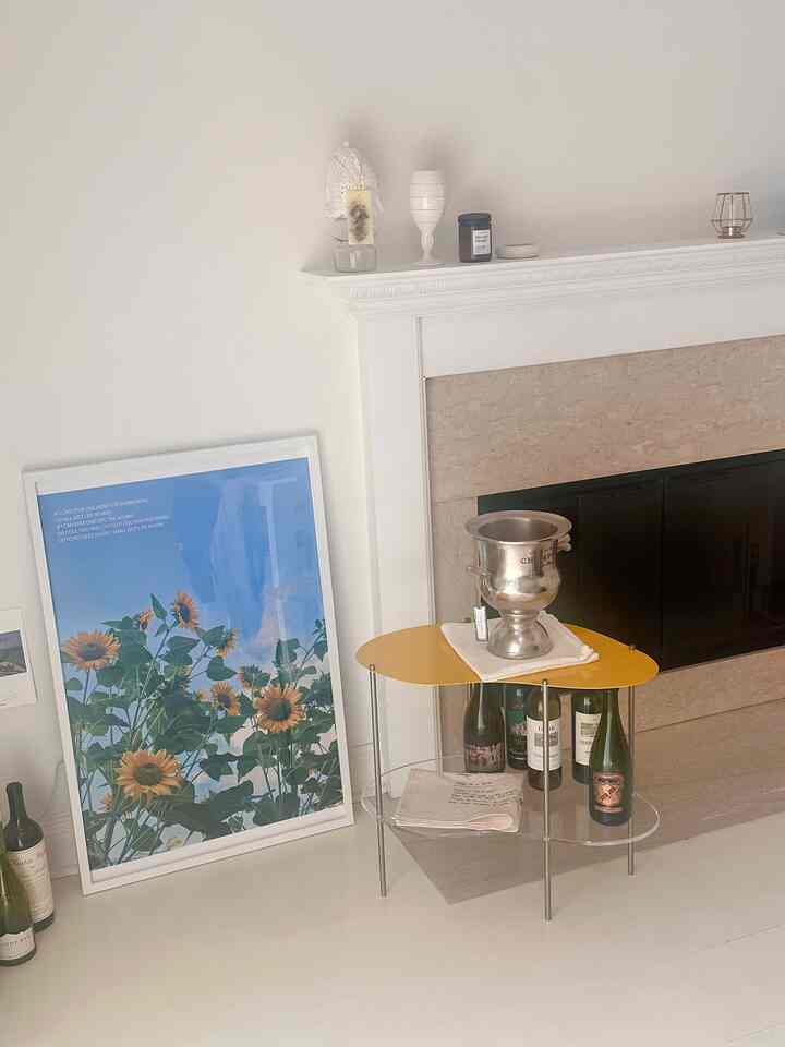 New color mixmatch ✨💛
I really like Sunflower picture ☺️

#homedecor #sunflowerframe #sidetable #ikea #simple #simpleinterior #해바라기 #winebar #풍수지리