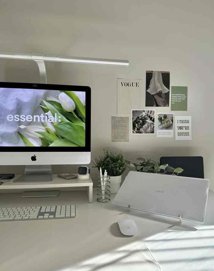 Green that makes me feel good just by looking at it💚 #homeoffice #greeninterior #green