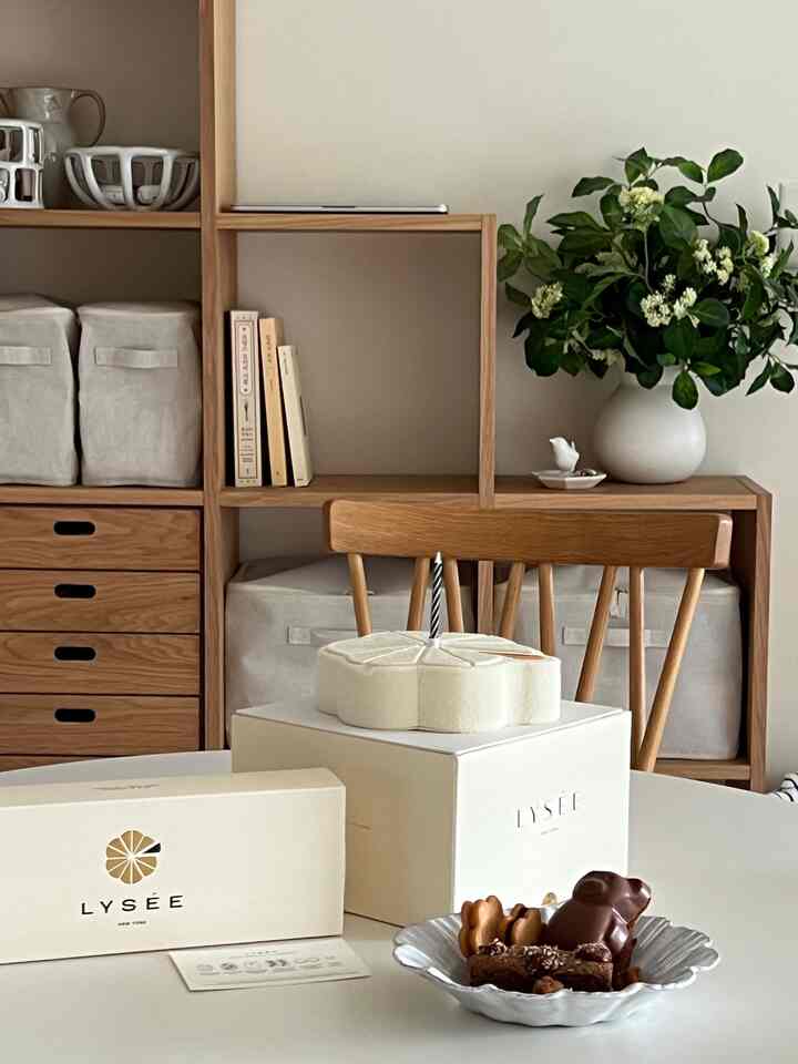 This is something I’ll keep thinking about from time to time...🥹

#dessert #woodenfurniture #WoodInterior #food #cake 