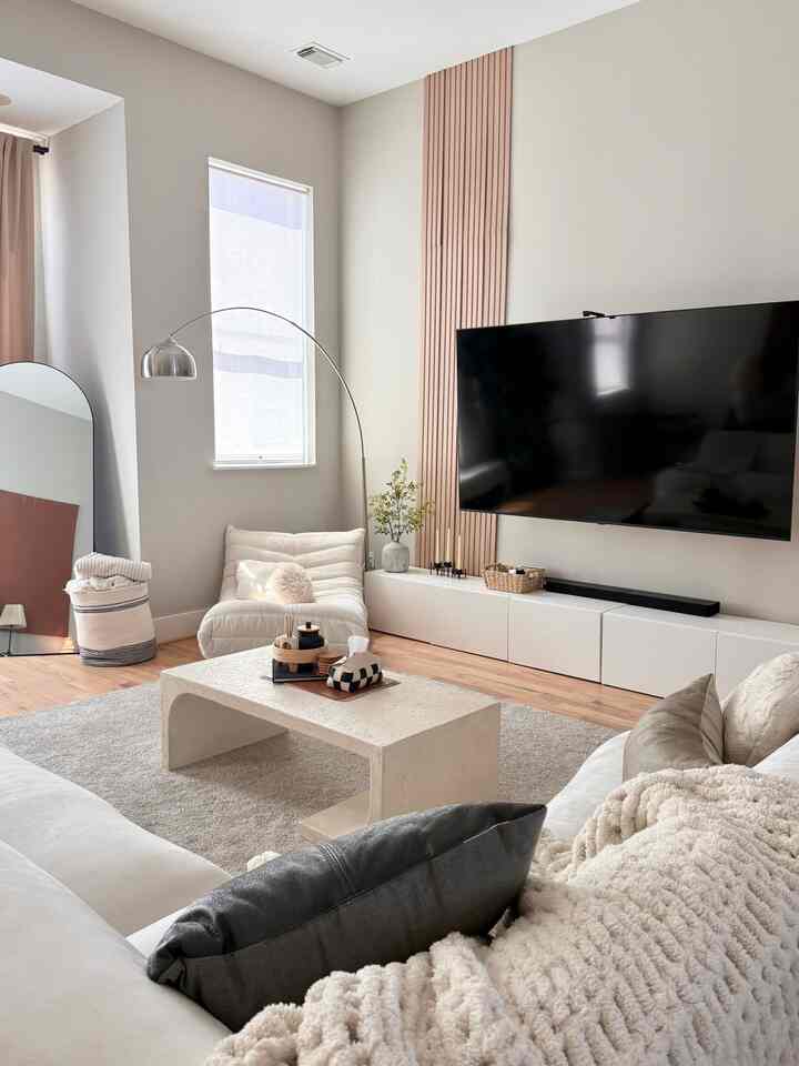 Natural light pouring in, cozy layers everywhere, and just the right amount of quiet.
Interior peace activated.
☀️🛏️🪞
#InteriorZen #QuietLuxury #HomeVibesOnly #ThirdFloorFeels #ModernTownhome

