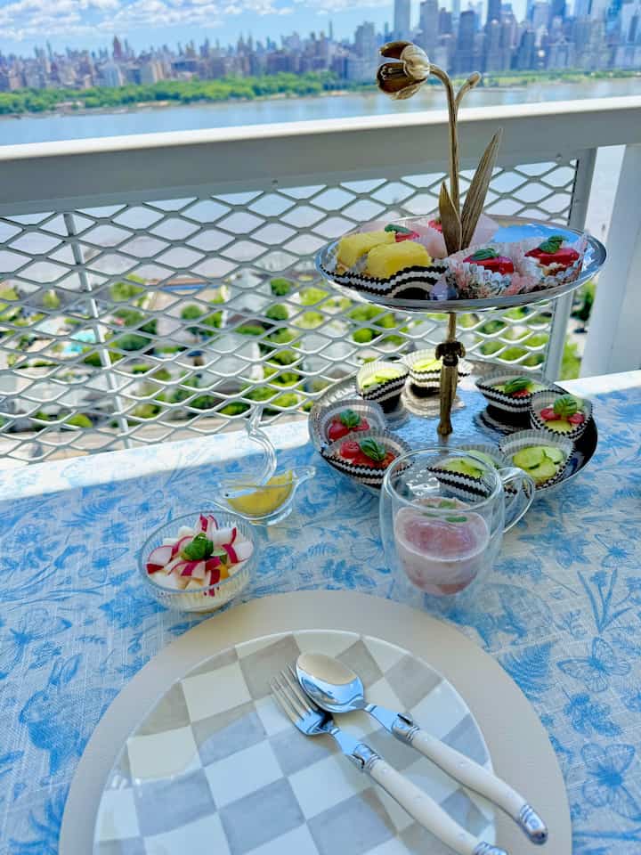 Cute Amazon find: a bird-shaped lemon juicer! Perfect for adding a splash of fresh lemon juice on your salad 🍋🐦🥗

#balcony #outdoortable #romantic #brunch #tablemat #juicer