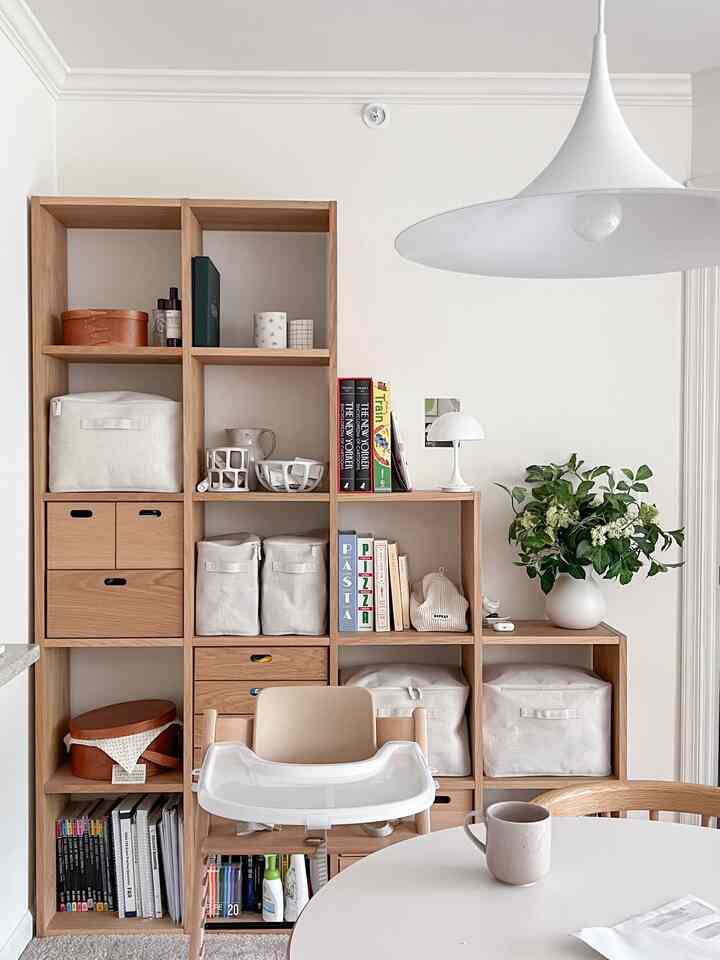 A space where kids' and grown-ups' worlds meet

#muji #Organized #woodenfurniture #WoodInterior #wood #babybookshelf #woodeninterior 