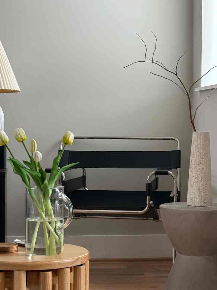 Simplicity speaks volumes. Clean lines, neutral tones, peaceful vibes. ✨🏡
#LessIsMore #MinimalistHome #InteriorInspo #ModernDesign #CalmVibesOnly