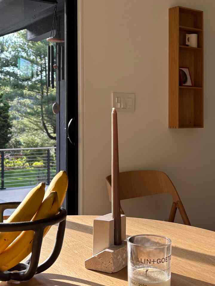Afternoon sunlight sneaking into the dining nook. Simple moments, soft light ✨
#diningtableinterior #diningroom #diningchair 
