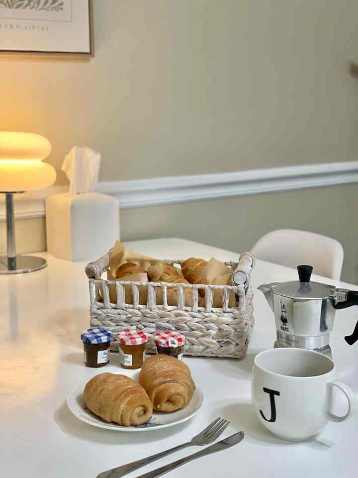 This morning, I enjoyed my very first homemade salt bread with a cup of coffee 😉🧡

#minimalistkitchen #diningtable #morningcoffee #breakfast #homemade 